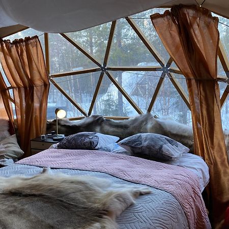 Aurora Igloo Fireplace-Heated Tents In A Secret Forest With Private Jacuzzi And Shared Sauna Bathroom And Dog Friendly 로바니에미 외부 사진