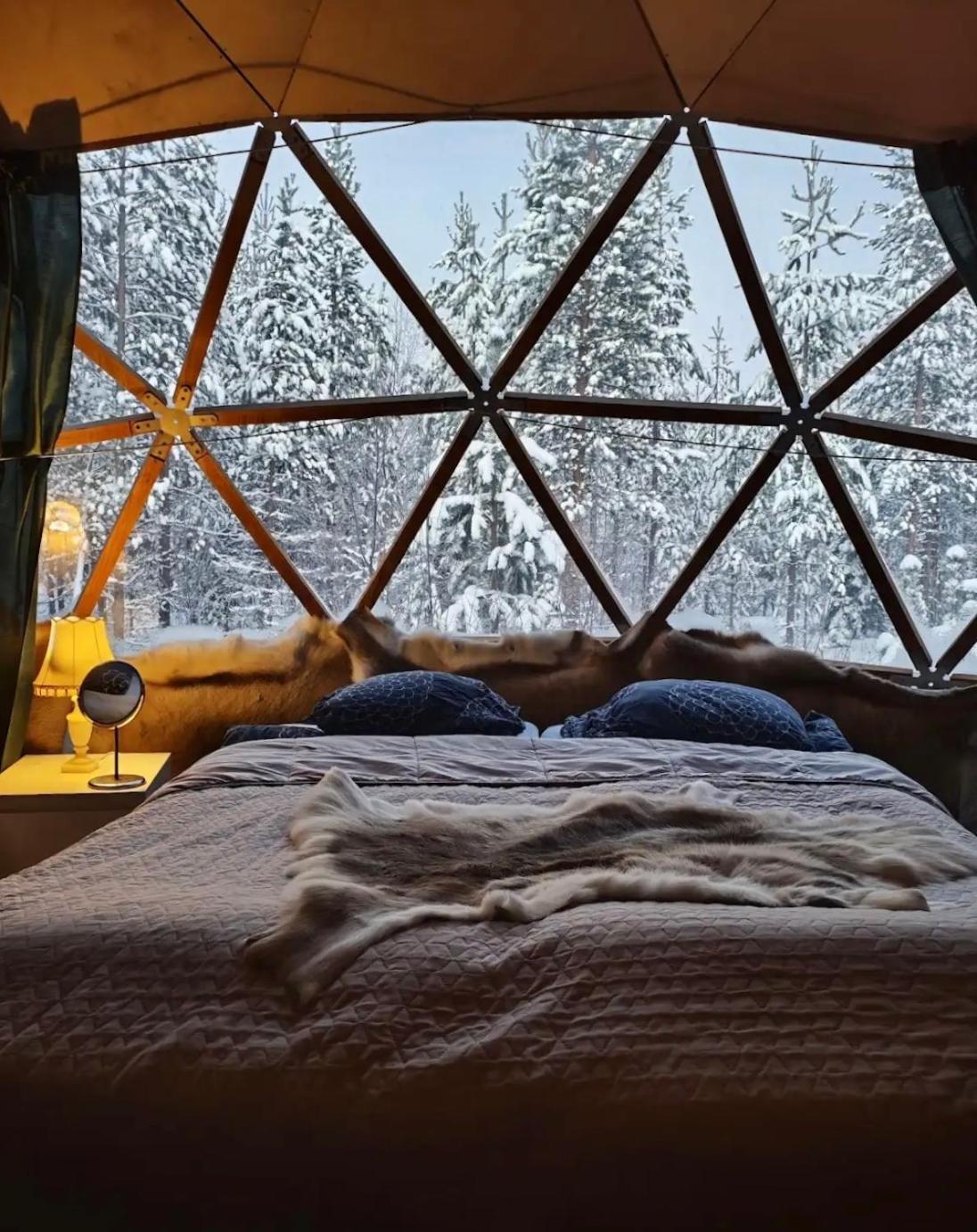 Aurora Igloo Fireplace-Heated Tents In A Secret Forest With Private Jacuzzi And Shared Sauna Bathroom And Dog Friendly 로바니에미 외부 사진