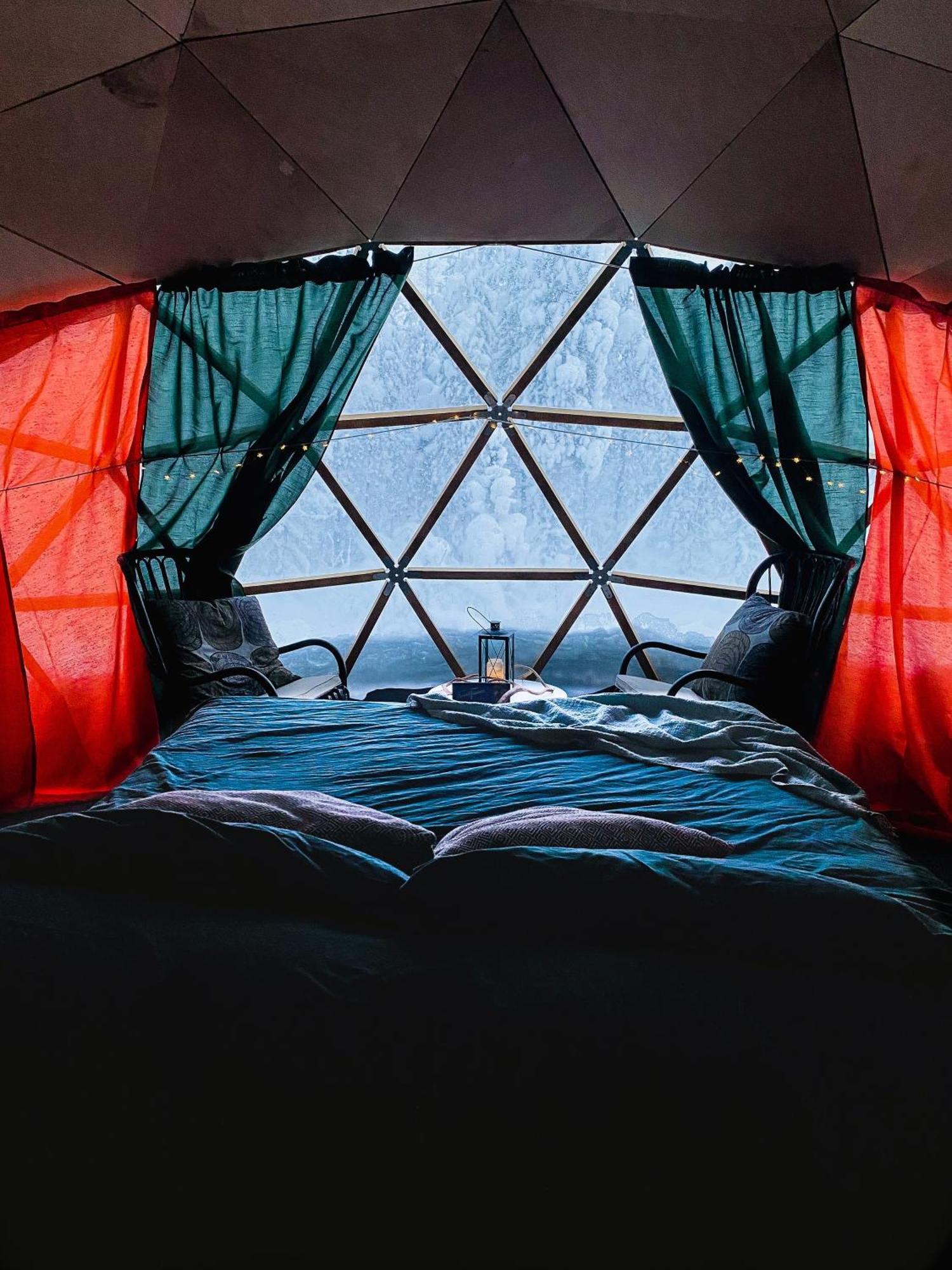 Aurora Igloo Fireplace-Heated Tents In A Secret Forest With Private Jacuzzi And Shared Sauna Bathroom And Dog Friendly 로바니에미 외부 사진