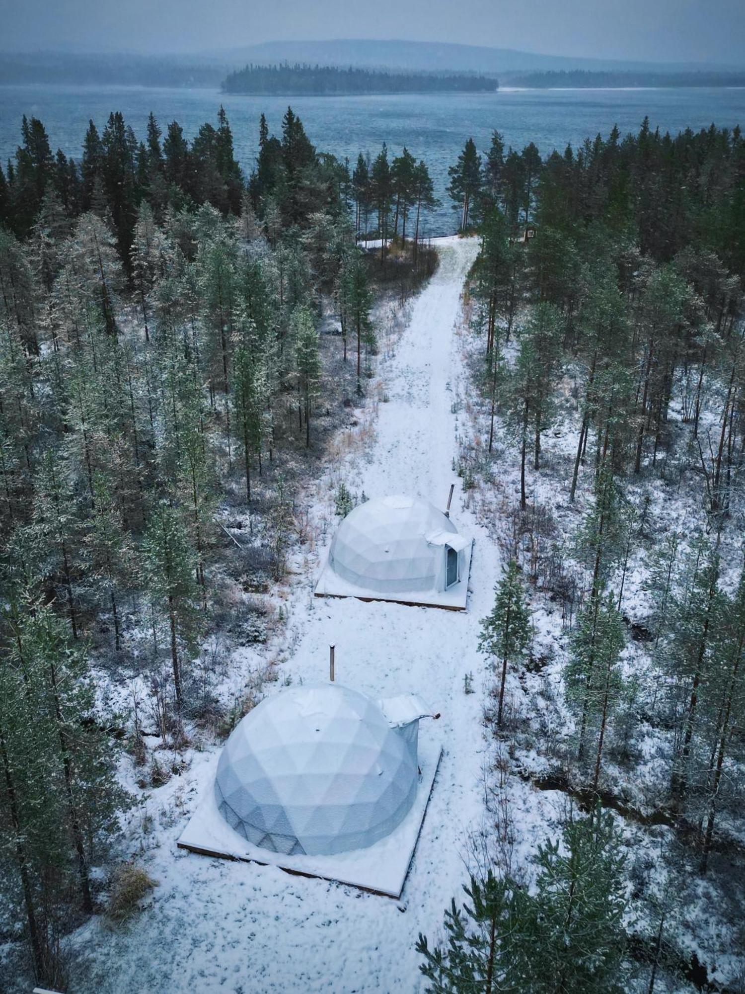 Aurora Igloo Fireplace-Heated Tents In A Secret Forest With Private Jacuzzi And Shared Sauna Bathroom And Dog Friendly 로바니에미 외부 사진