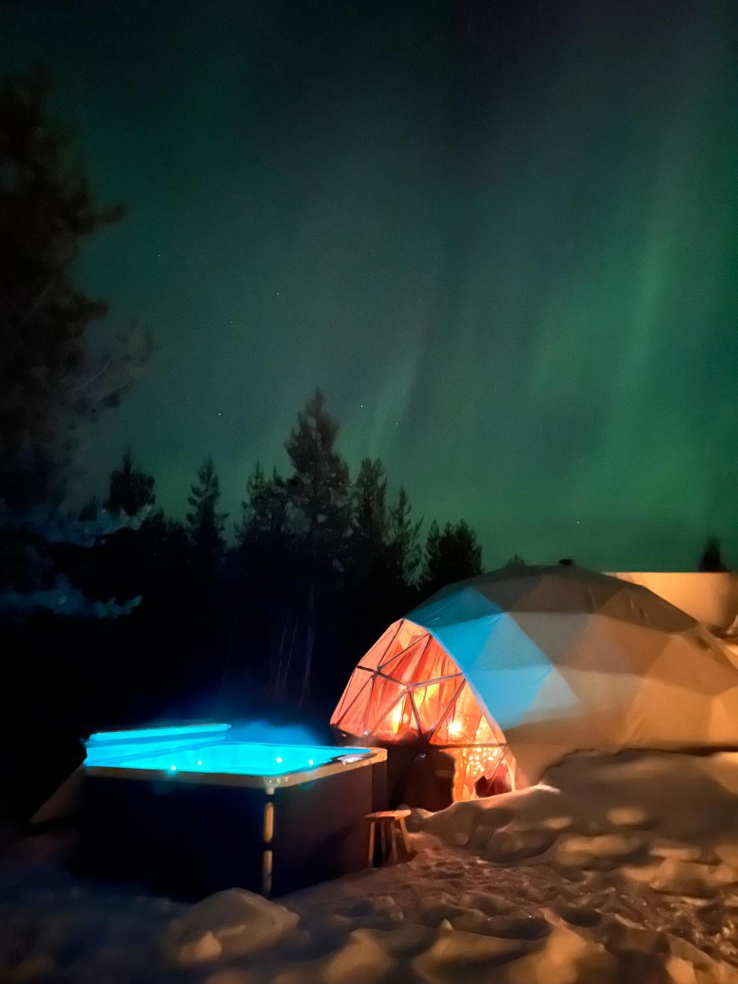 Aurora Igloo Fireplace-Heated Tents In A Secret Forest With Private Jacuzzi And Shared Sauna Bathroom And Dog Friendly 로바니에미 외부 사진